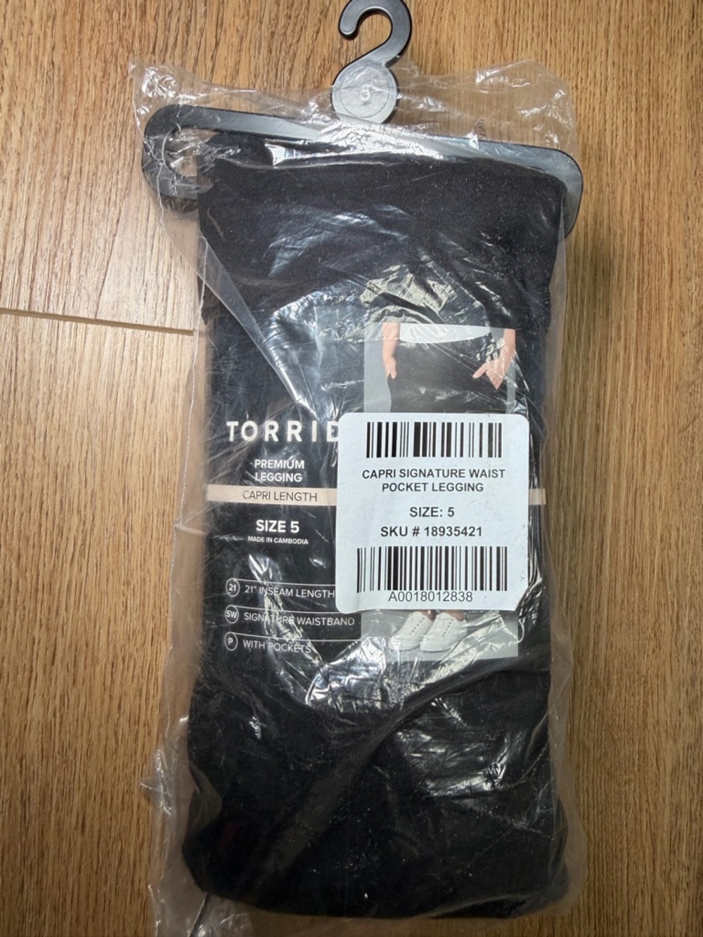 Torrid Size 5X Capri Leggings NWT Black Signature Waist Pocket Stretch Plus 28 - Picture 2 of 6